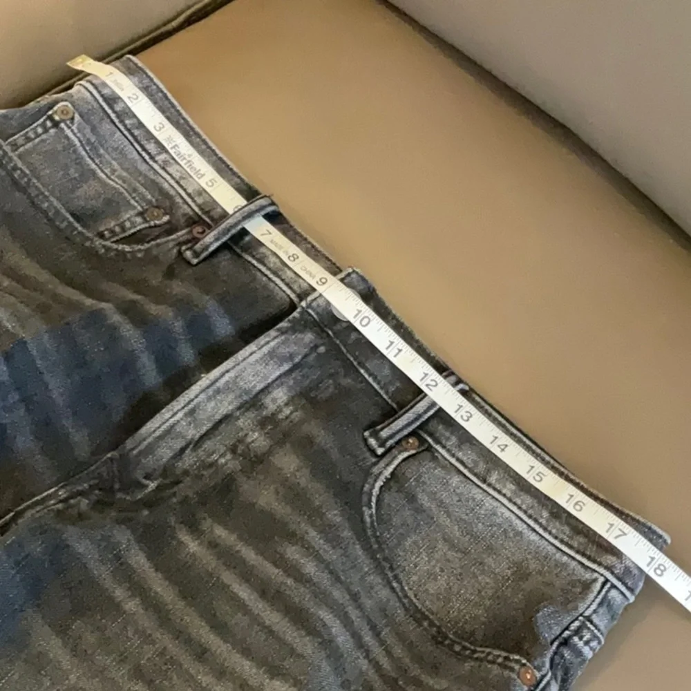 American Eagle men’s slim black distressed